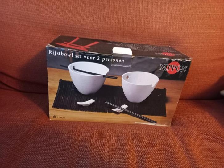 Rijstbowl set van Nippon. Zgan., Huis en Inrichting, Keuken | Servies, Zo goed als nieuw, Kom(men), Effen, Aardewerk, Ophalen of Verzenden