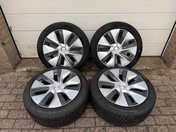 Originele Tesla Model Y Gemini 19 inch velgen winterbanden beschikbaar voor biedingen