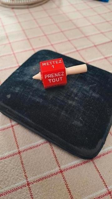 TOLLETJE VOOR BORDSPELEN- VINTAGE KUNSTSTOF beschikbaar voor biedingen