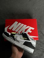 Nike Dunk Low Scrap 'Wolf Grey', Kleding | Heren, Schoenen, Wit, Nike, Nieuw, Ophalen of Verzenden