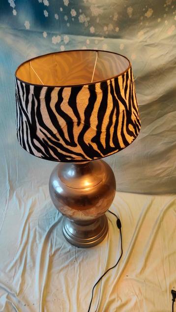 Grote Zilverkleurige Lamp met Zebraprint Kap beschikbaar voor biedingen