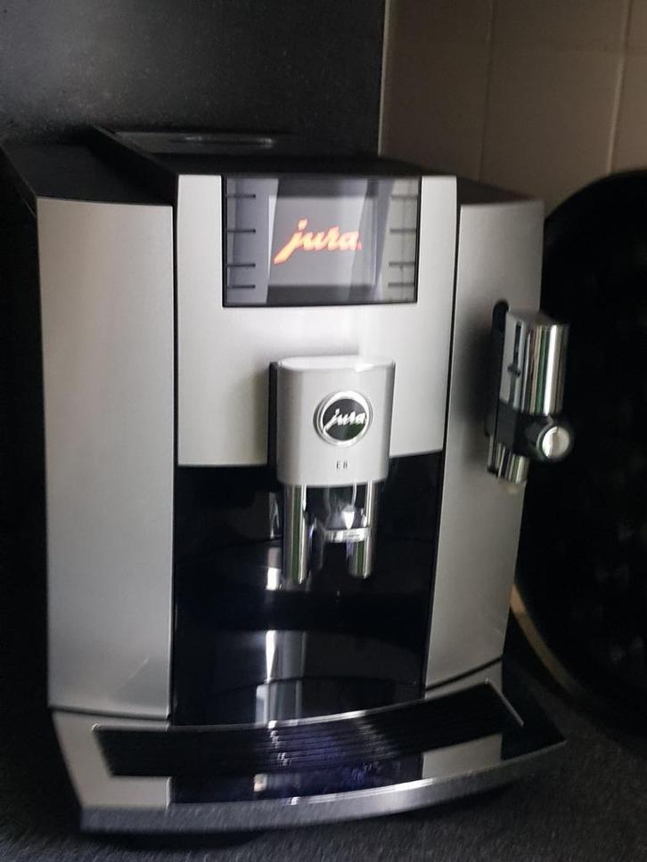 Koffiemachine volautomatisch Jura E8 (EB) + smart connect, Witgoed en Apparatuur, Koffiezetapparaten, Gebruikt, Gemalen koffie