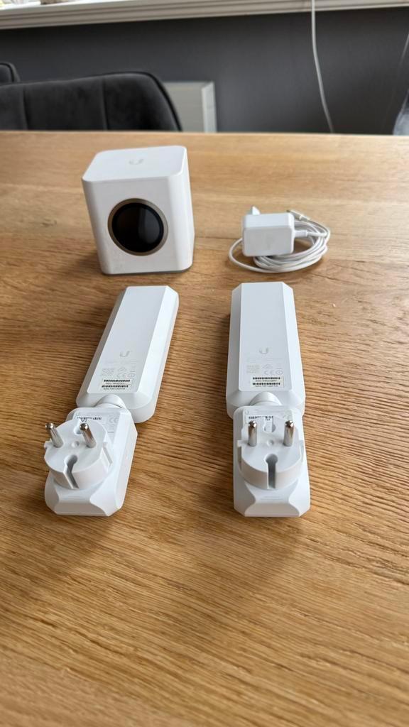 Ubiquiti AmpliFi HD router en 2 mesh access points, Computers en Software, Routers en Modems, Gebruikt, Router, Ophalen of Verzenden