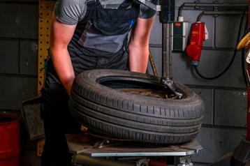Bandenwissel/balanceren/banden reparatie  beschikbaar voor biedingen