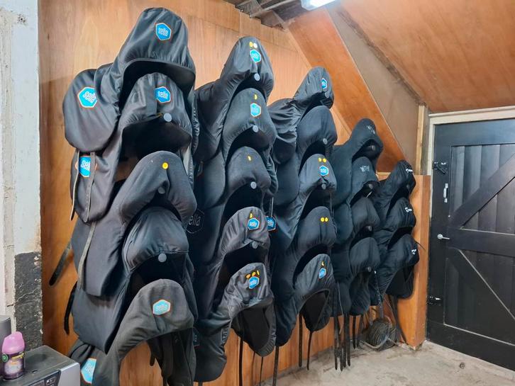 Groot aanbod luxe moderne 2e hands en nieuwe zadels., Dieren en Toebehoren, Paarden en Pony's | Zadels, Dressuur, Ophalen of Verzenden