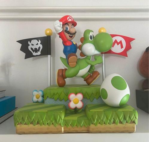 F4F Yoshi & Mario statue #51, Verzamelen, Beelden en Beeldjes, Nieuw, Ophalen
