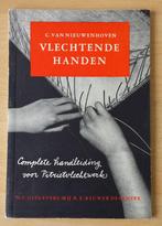 Pitrietvlechten - Vlechtende Handen -C. v. Nieuwenhoven 1953, Ophalen of Verzenden, Gelezen, Overige onderwerpen