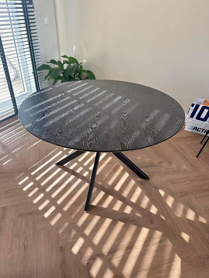 Mooie ronde MDF tafel - 130cm, Huis en Inrichting, Tafels | Eettafels, Zo goed als nieuw, 100 tot 150 cm, Vier personen, Rond