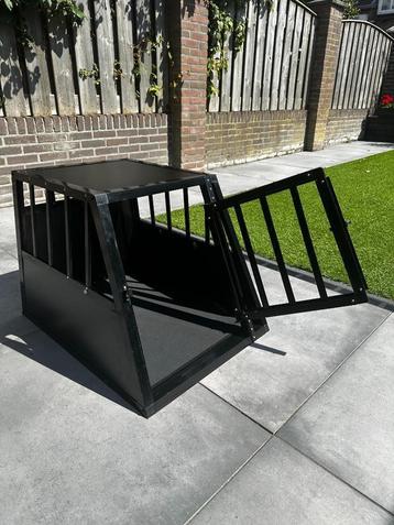 Hondenbench - reis bench beschikbaar voor biedingen