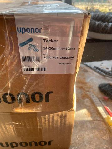 Tacker clips beschikbaar voor biedingen