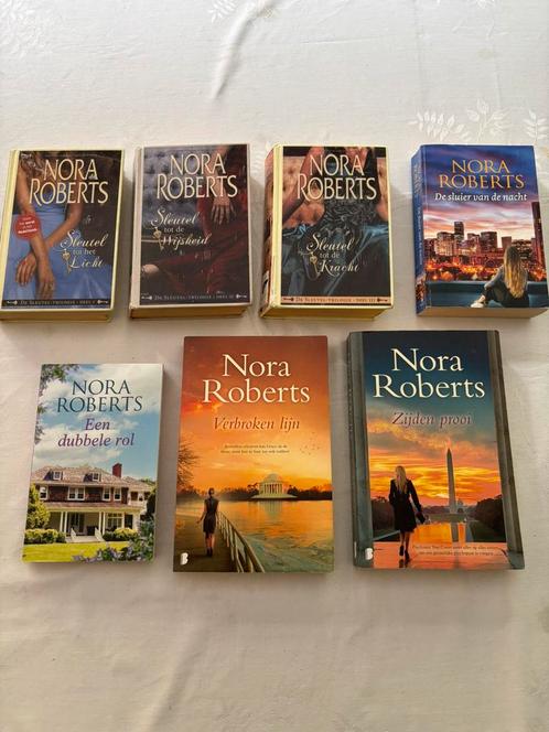 Nora Roberts boeken set 7 stuks met 8 verhalen!, Boeken, Romans, Gelezen, Nederland, Ophalen of Verzenden