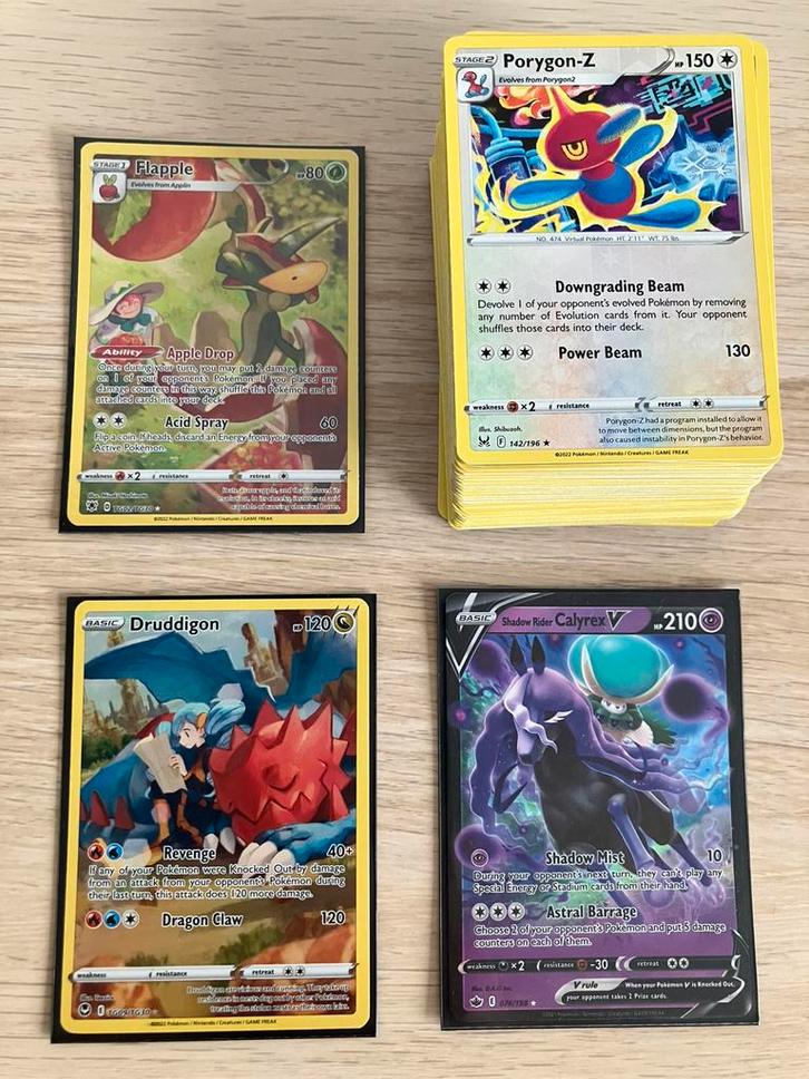 KADO TIP Set van 100 verschillende originele Pokemon kaarten, Hobby en Vrije tijd, Verzamelkaartspellen | Pokémon, Zo goed als nieuw
