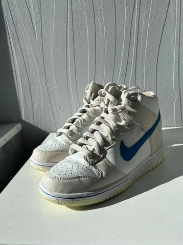 Nike dunks beschikbaar voor biedingen
