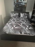 1.60 bed met matras en onder laden kleding kast tv kast, Huis en Inrichting, Ophalen of Verzenden, Zo goed als nieuw, Tweepersoons