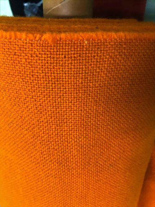 Kvadrat Hallingdal 65 547 oranje; 2x restant meubelstof, Hobby en Vrije tijd, Stoffen en Lappen, Nieuw, Wol, 120 cm of meer, 30 tot 200 cm