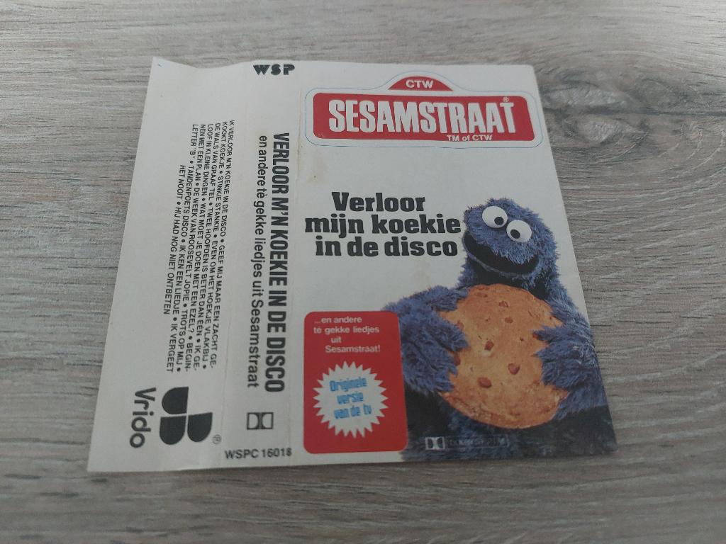 SESAMSTRAAT - VERLOOR M'N KOEKIE IN DE DISCO (MC), Cd's en Dvd's, Cassettebandjes, Kinderen en Jeugd, 1 bandje, Ophalen of Verzenden