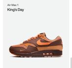 Nike Air Max 1 Kings Day maat 42,5 nieuw in doos, Kleding | Heren, Schoenen, Ophalen of Verzenden, Nieuw, Nike, Sneakers of Gympen