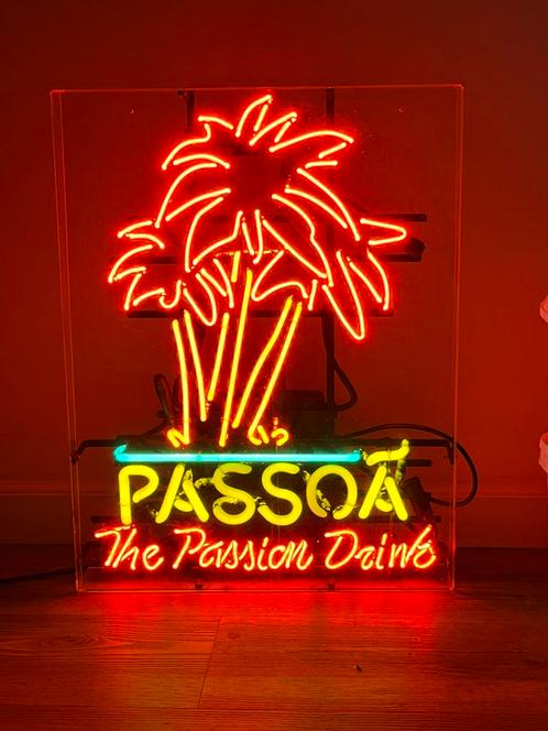 Passoa - The passion drink - neon reclame, Verzamelen, Merken en Reclamevoorwerpen, Gebruikt, Lichtbak of (neon) lamp, Ophalen