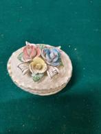 Mandje porselein met bloemen deksel, Ophalen of Verzenden