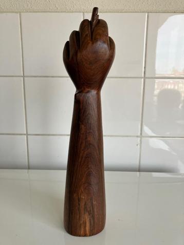 Jacarte hand sculptuur beschikbaar voor biedingen