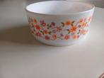 Vintage Arcopal France schaal met bloemmotief, Huis en Inrichting, Keuken | Servies, Gebruikt, Ophalen of Verzenden, Overige stijlen