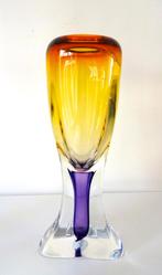 Glazen vaas paars oranjegeel brede voet Jablonski 0683-g, Ophalen of Verzenden