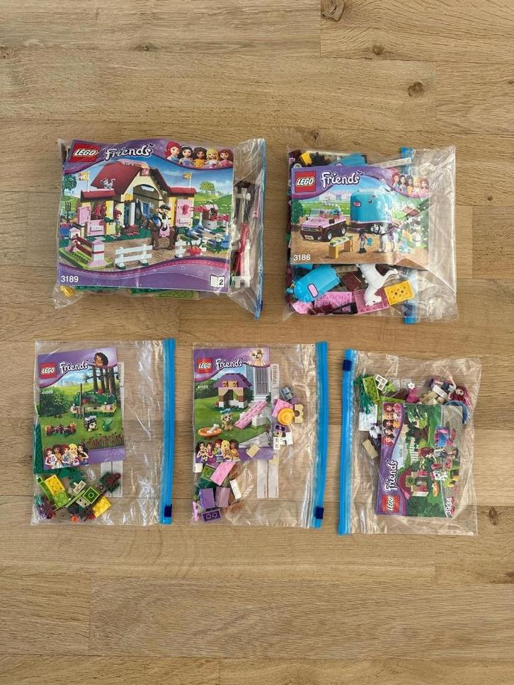 Lego Friends 3189 Manege & 3186 Paardenkar met gratis pakket, Kinderen en Baby's, Speelgoed | Duplo en Lego, Zo goed als nieuw