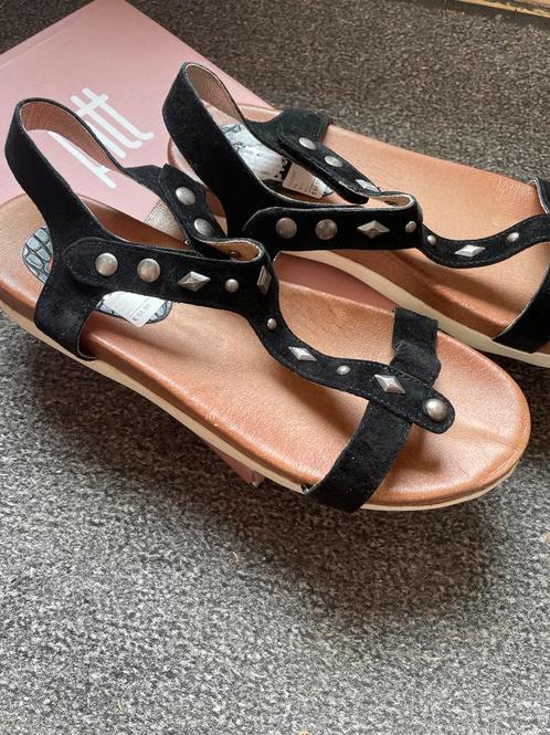 Zwarte sandalen merk Pitt nieuw in de doos, maat 41, Kleding | Dames, Schoenen, Zo goed als nieuw, Sandalen of Muiltjes, Zwart