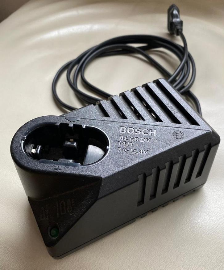 Bosch acculader 7,2-12 Volt, Doe-het-zelf en Verbouw, Gereedschap | Machine-onderdelen en Toebehoren, Gebruikt, Ophalen of Verzenden