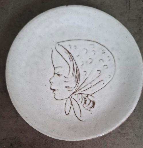 Zeldzaam wandbordje van Aalten Couzijn en Pool meisjeshoofd, Antiek en Kunst, Antiek | Keramiek en Aardewerk, Ophalen of Verzenden