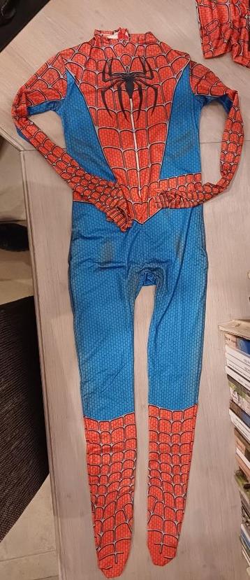 spiderman pak met handschoen, shooter en pijlen beschikbaar voor biedingen