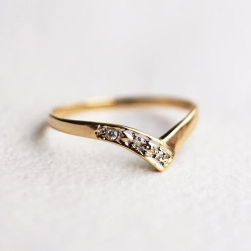 Vintage 9K goud Chevron wishone ring met diamant - Maat 17,5, Sieraden, Tassen en Uiterlijk, Ringen, Zo goed als nieuw, Dame, 17 tot 18