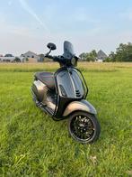 Vespa sprint 2023 - custom agraat grijs - 50cc - 4511km, Fietsen en Brommers, Scooters | Vespa, Ophalen, Zo goed als nieuw, Overige modellen