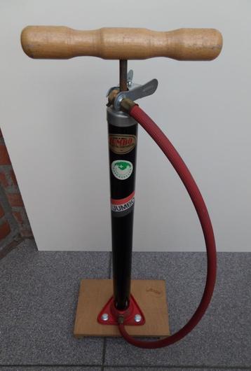 Nieuw Jumbo Fietspomp  Bandenpomp Vloerpomp beschikbaar voor biedingen