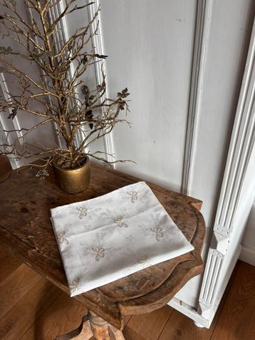 Vintage kerst tafelkleedje hulst wit strik goud,zgan beschikbaar voor biedingen