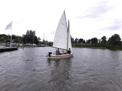 Polyvalk met kielboottrailer en Yamaha 4 pk, Watersport en Boten, Zeilen en Zeiltoebehoren, Gebruikt, Grootzeil, Minder dan 15 m²