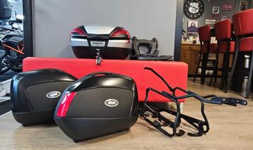 3 delig koffer set van GIVI met dragers beschikbaar voor biedingen