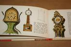 Boek. Klokken en horloges. Chester Johnson, 1965., Antiek en Kunst, Ophalen of Verzenden