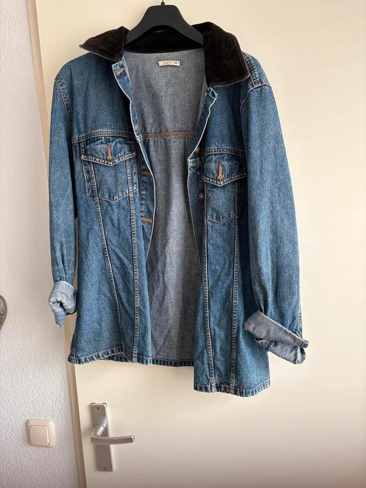 Vintage spijkerjas getaillerd met zwarte kraag, Kleding | Dames, Jassen | Zomer, Gedragen, Maat 38/40 (M), Blauw, Ophalen of Verzenden