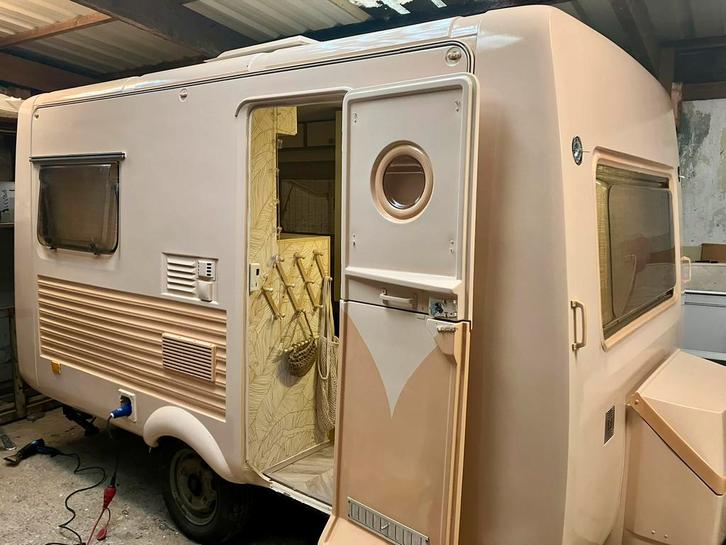 Caravan te koop/ gepimpte /polyester intercamp 355 L, Caravans en Kamperen, Caravans, Bedrijf, tot en met 2, 750 - 1000 kg, Rondzit