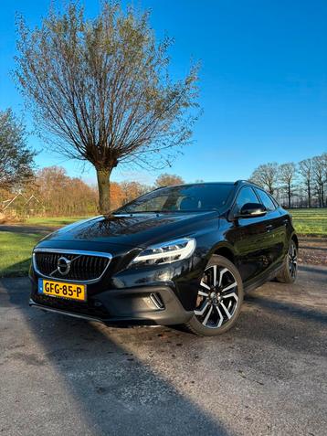 Volvo V40 Cross Country D3 zwart, automaat, LED, ACC beschikbaar voor biedingen