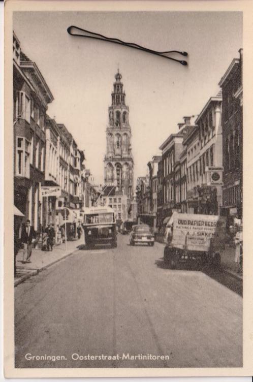 Groningen, Oosterstraat met bus en auto's , Martinitoren, Verzamelen, Ansichtkaarten | Nederland, Ongelopen, Groningen, Ophalen of Verzenden