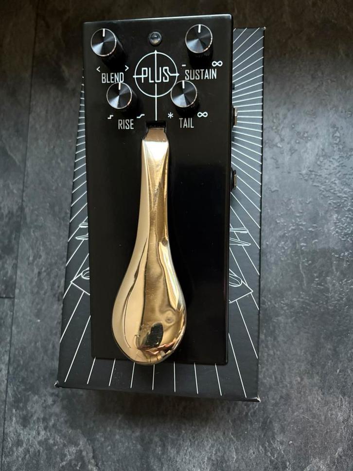 Gamechanger Audio Plus Pedal sustain effect, Muziek en Instrumenten, Effecten, Zo goed als nieuw, Reverb, Ophalen