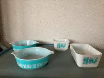 Vintage Pyrex Amish Butterprint schalen beschikbaar voor biedingen