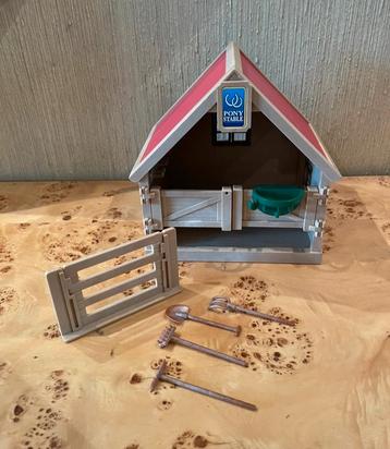 Pony Stable Sylvanian Paardenstal met Accessoires beschikbaar voor biedingen