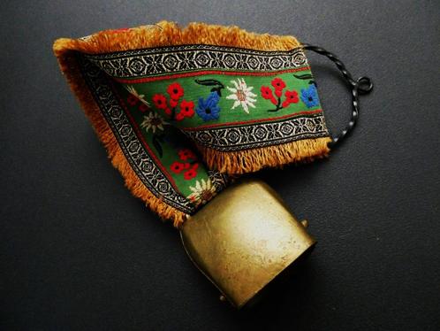 Koebel met brede band voorzien van alpenbloemen, Antiek en Kunst, Curiosa en Brocante, Ophalen of Verzenden