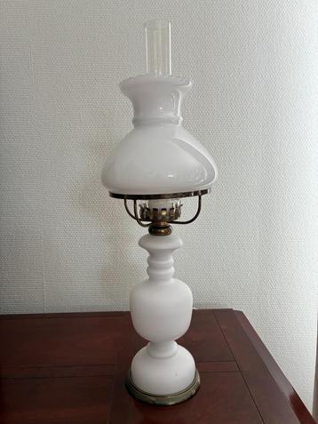 Lamp - vintage opaline glazen olielamp beschikbaar voor biedingen