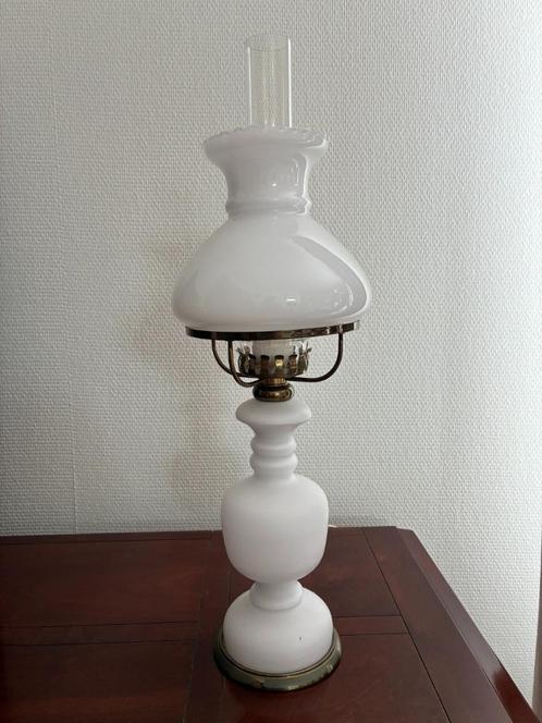 Lamp - vintage opaline glazen olielamp, Antiek en Kunst, Antiek | Lampen, Ophalen