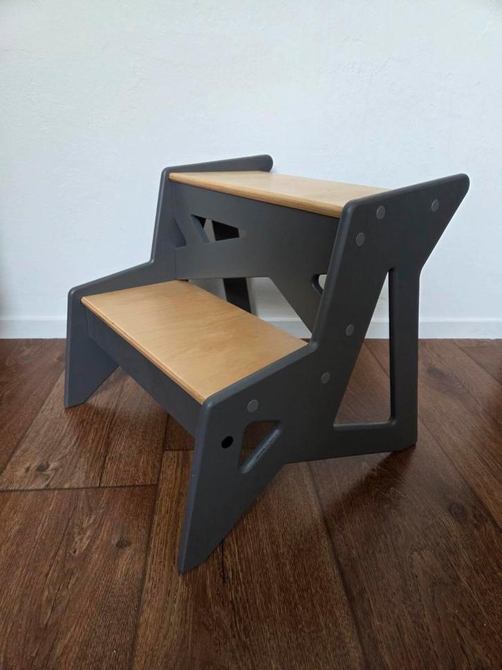 Nieuw modern design krukje - maximaal 100 kg., Huis en Inrichting, Krukjes, Nieuw, Hout, Ophalen
