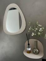 Spiegel met organische vorm, Huis en Inrichting, Woonaccessoires | Spiegels, Ophalen of Verzenden, Zo goed als nieuw, Minder dan 100 cm